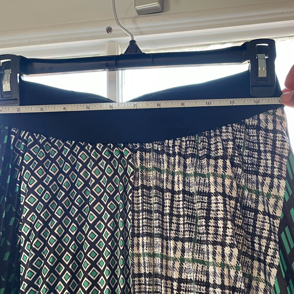 Beulah Black and Teal Patterned pleated skirt